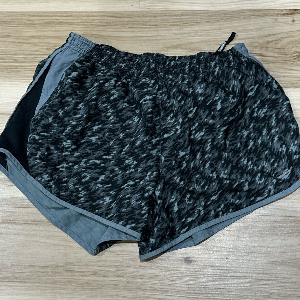 Nike Dri Fit Black Grey Athletic Shorts Women’s Medium